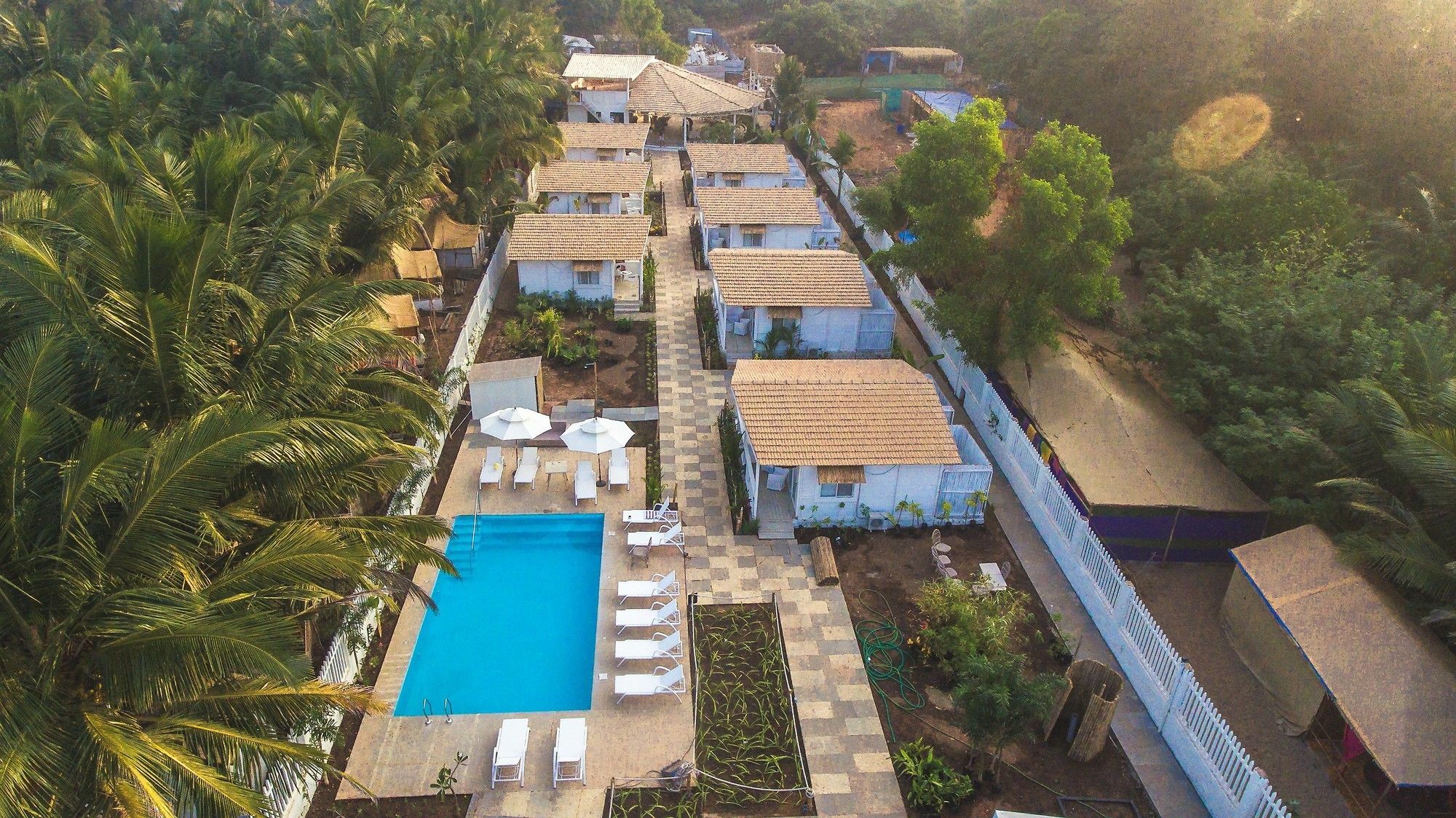 The White Resort อากอนดา ภายนอก รูปภาพ